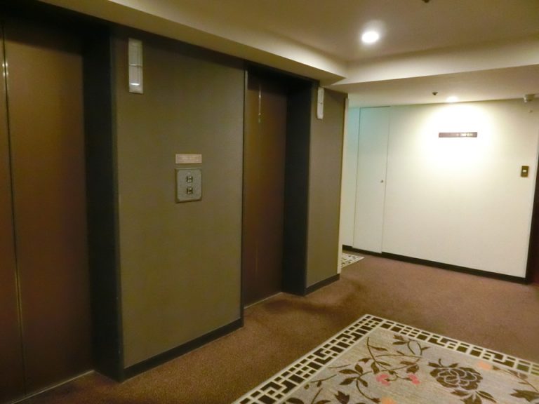 客室階エレベーターホール