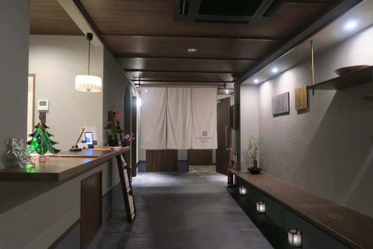 エントランス内観