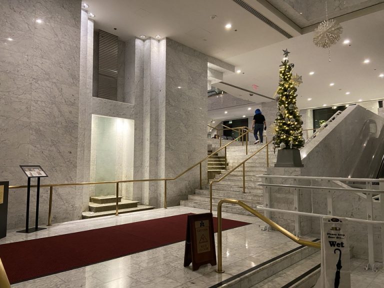 エントランス内観