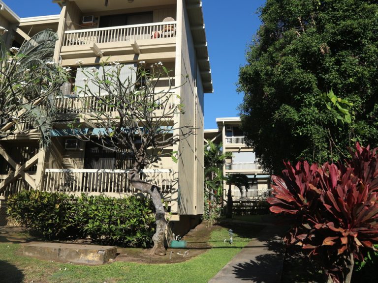 ホテルの道を挟んだ向かい側がコンドミニアムのエリアです。