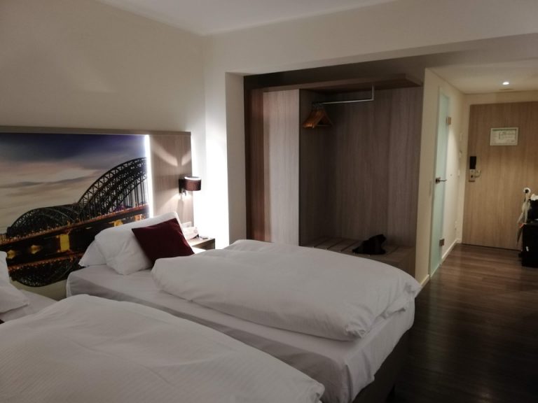 客室全体(窓際方向)1