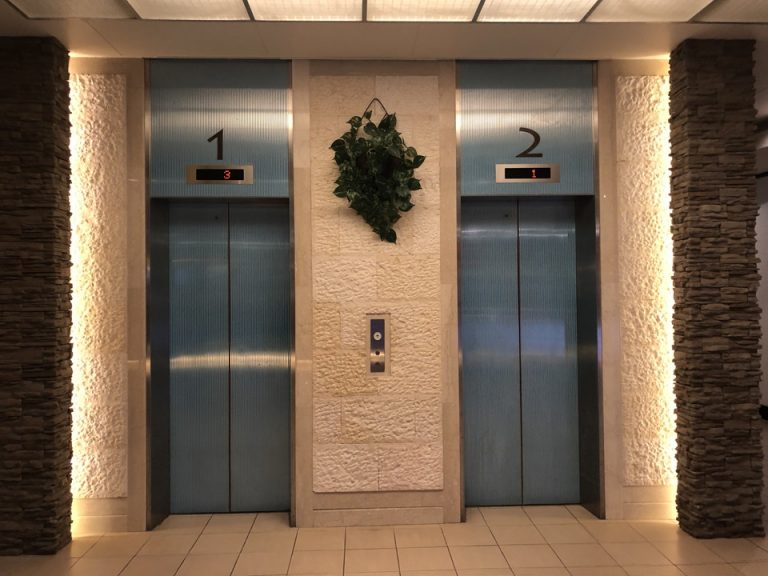 エレベーターホール(フロント階)