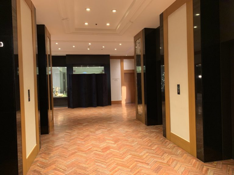 エレベーターホールフロント階