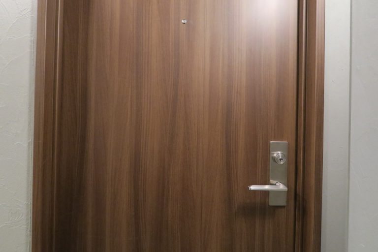 客室ドア外観