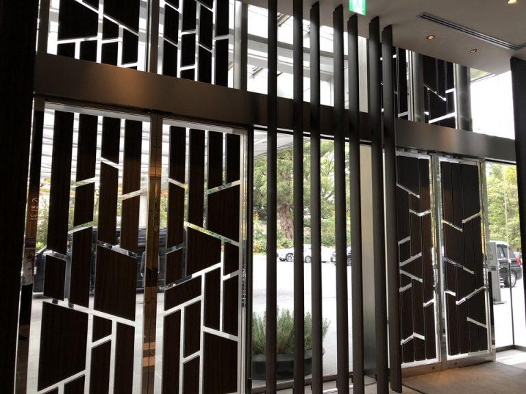 エントランス 中から撮影