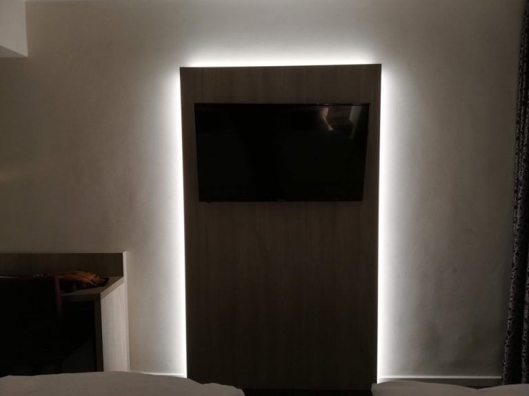 ベッド方向からTV1