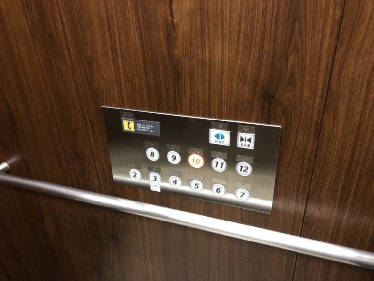エレベーター内観(5)