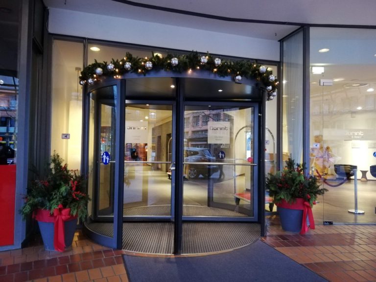 エントランス外観1