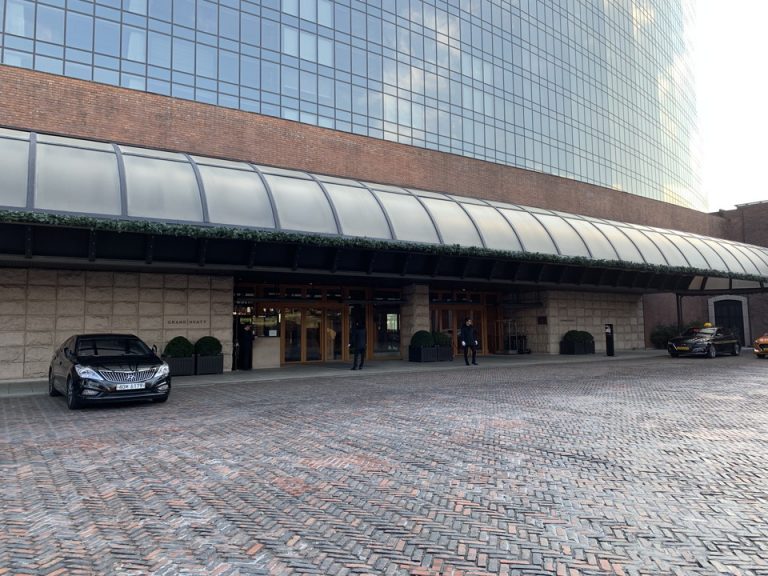 エントランス外観02