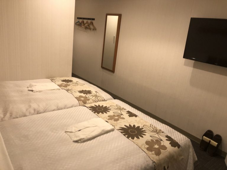 客室全体(窓際方向)