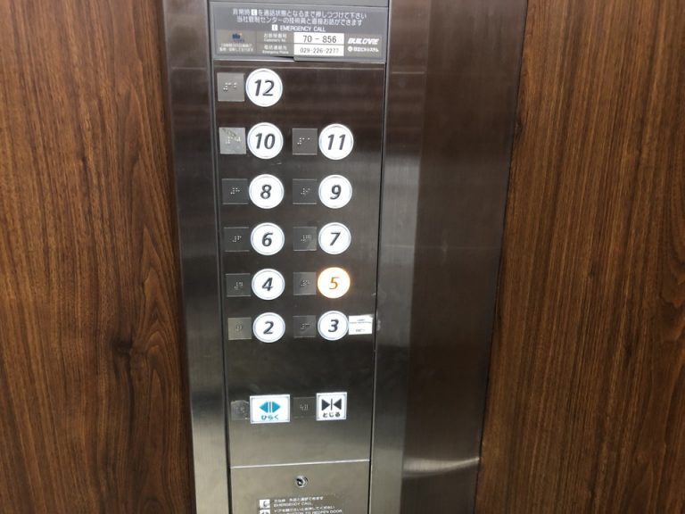 エレベーター内観(7)