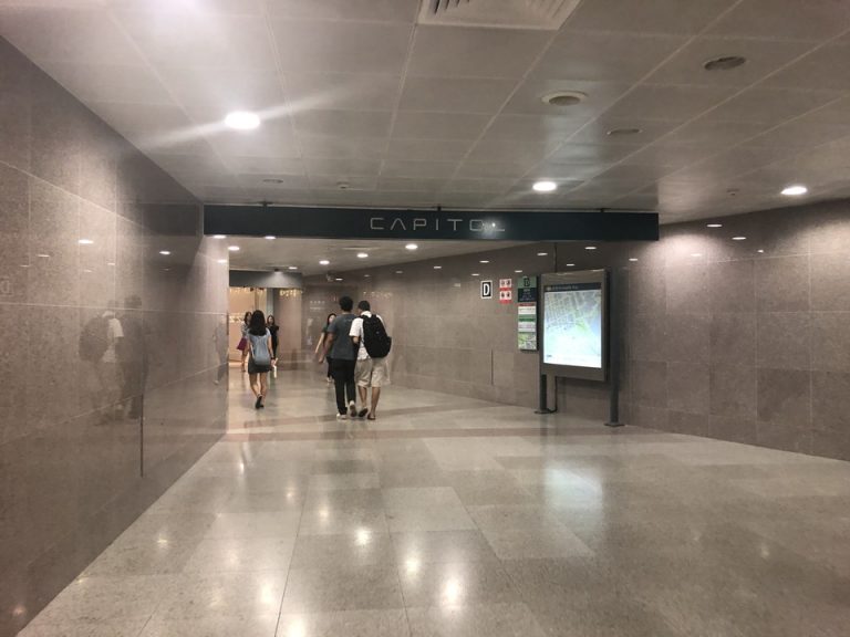 CityHall駅からD出口