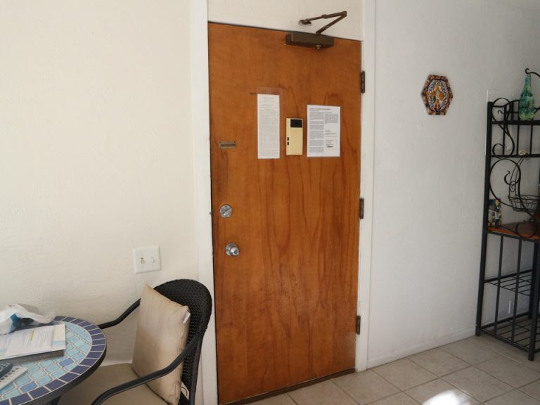 客室入口内観ドア