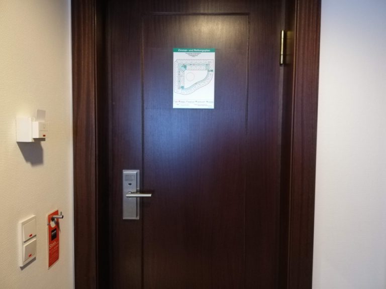 客室入口内観ドア