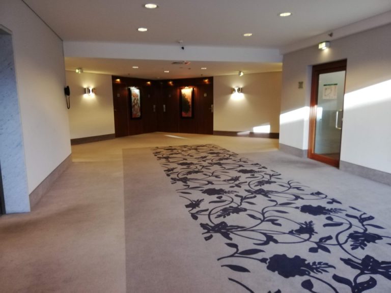 エレベーターホール客室階2