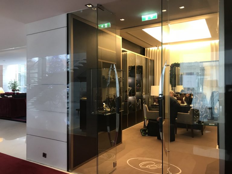 ホテル内ジュエリー店