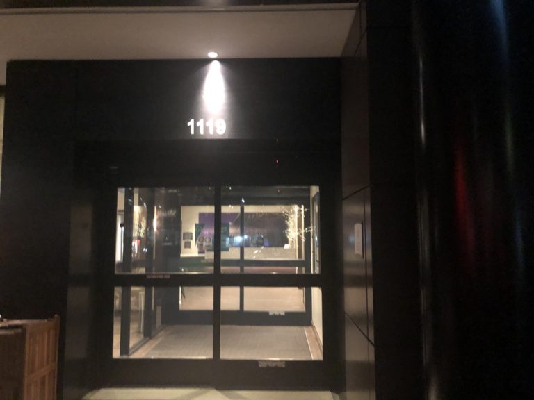 ホテルの入り口