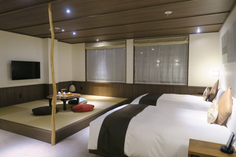 客室全体(入口から)