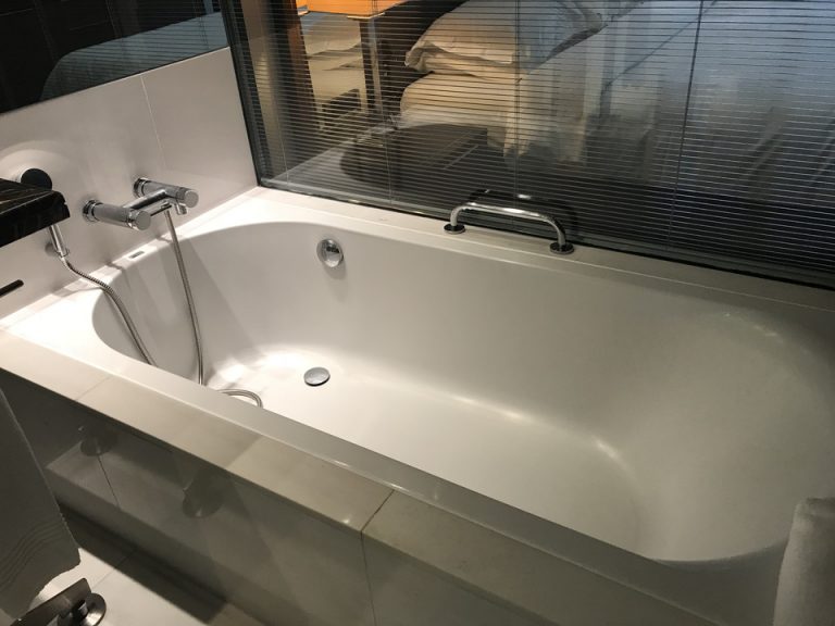バスタブ