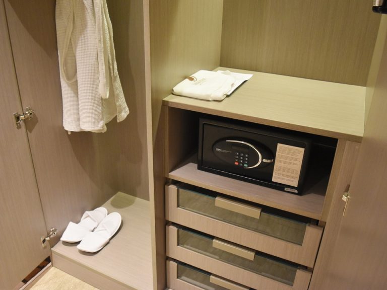 クローゼット中02