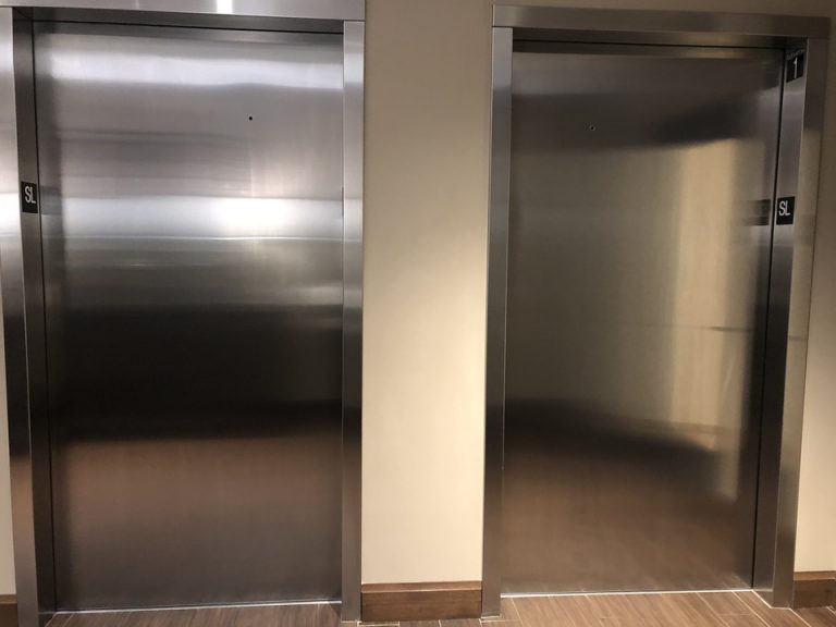 ロビー階のエレベーター