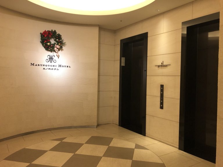 地下のエレベーターホール