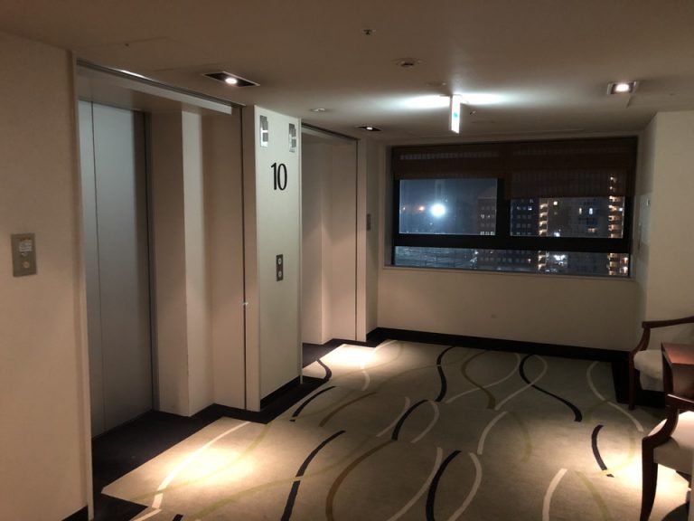 客室階エレベーターホール(1)