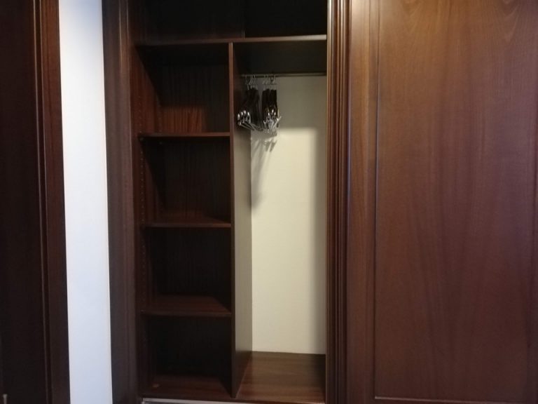 クローゼット外観(開けた状態)4