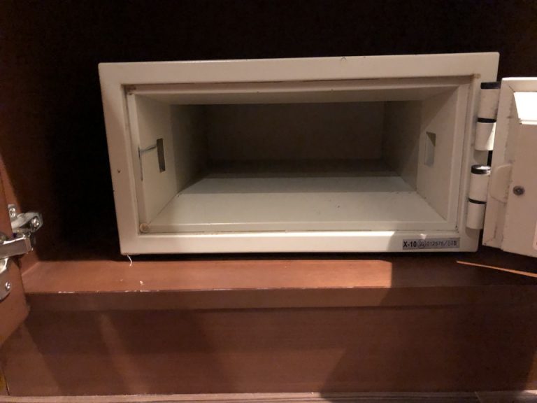 セーフティボックス(開けた状態)