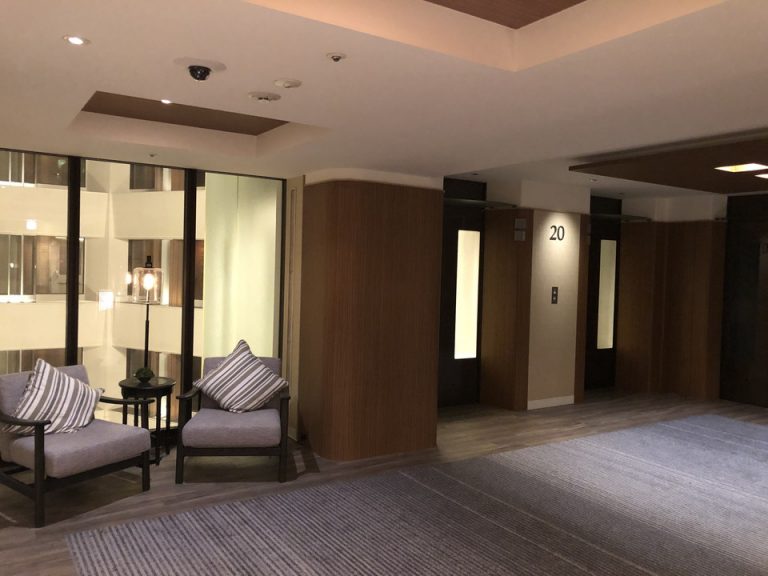 客室階エレベーターホール(2)
