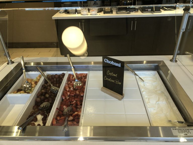 フルーツとヨーグルト