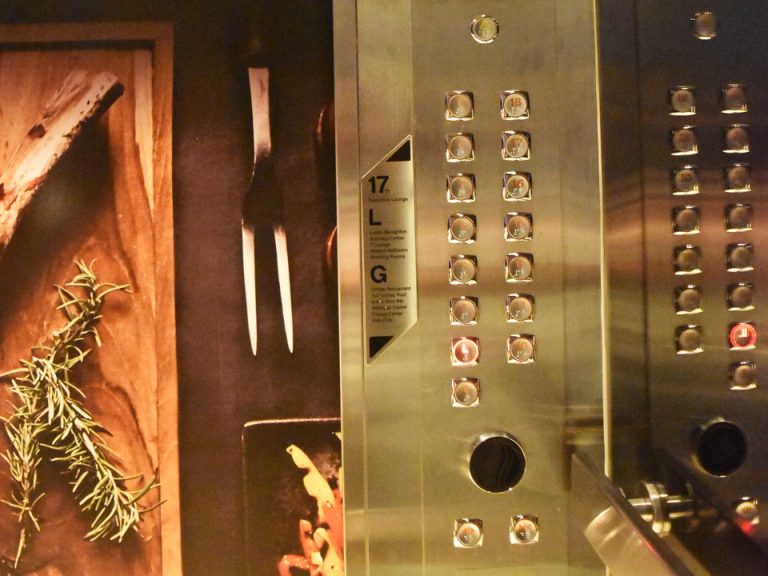 エレベーター階数ボタン