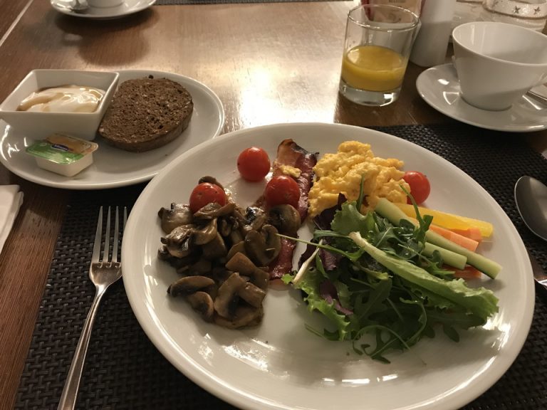 朝食