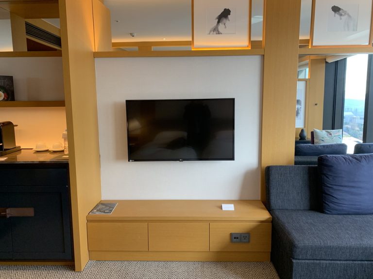 ベッド方向からTV