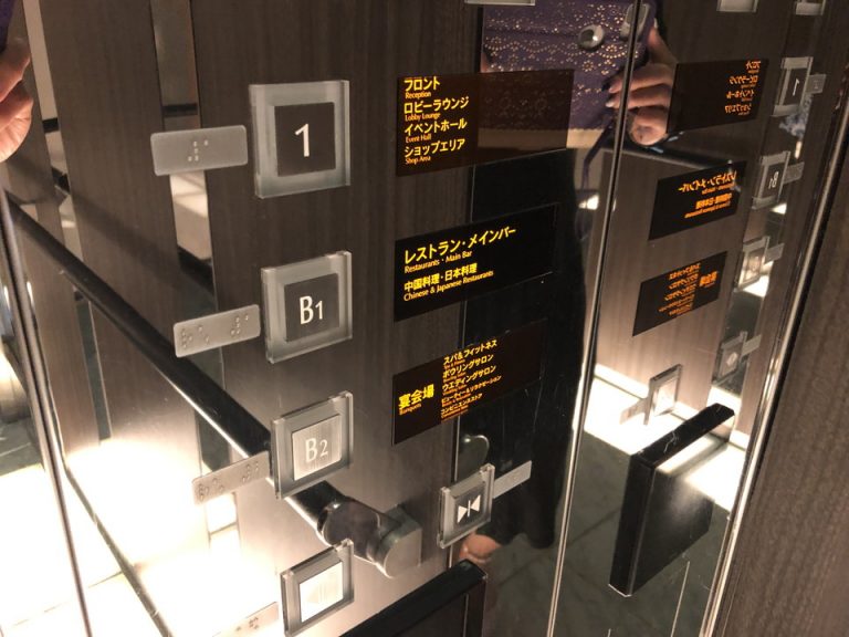 エレベーター内観(4)