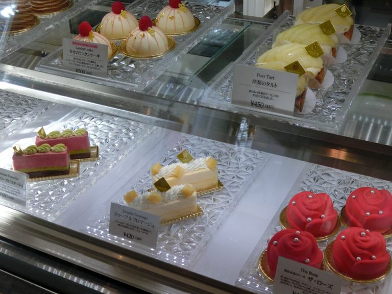 フロント横ケーキショップ(1)