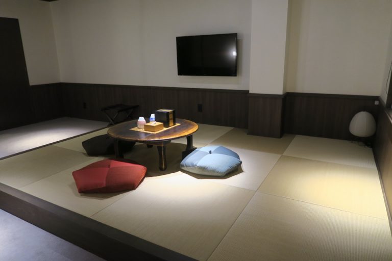 窓際から見た居間