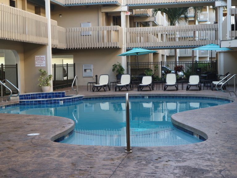 ホテル中央にプールがありました