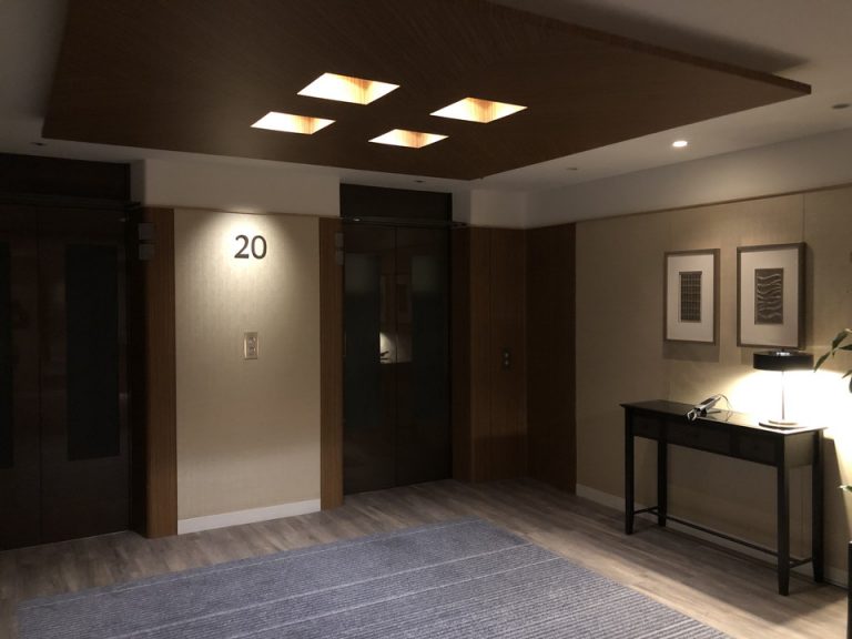 客室階エレベーターホール(11)