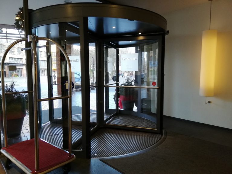 エントランス内観1