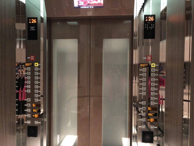 エレベーター内観(3)