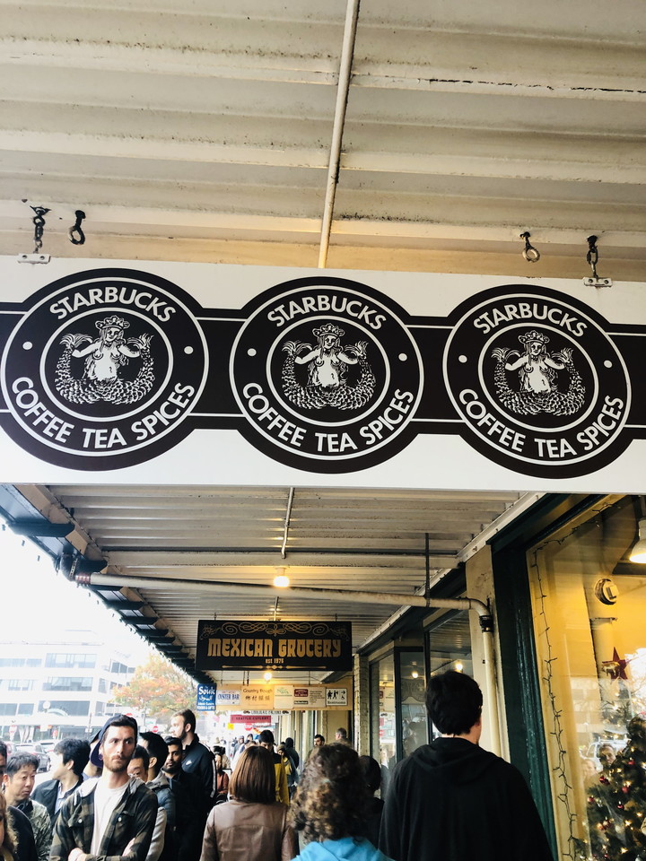 Pike place marketにあるスタバ1号店