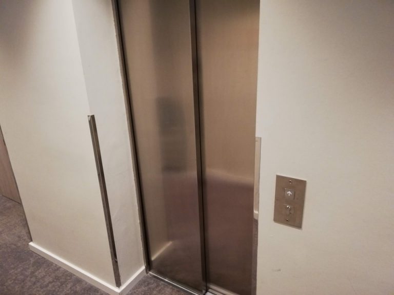 エレベーターホール客先階2