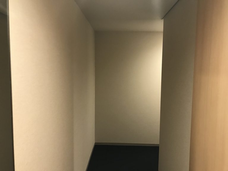 入り口側
