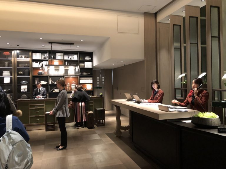 フロントカウンター