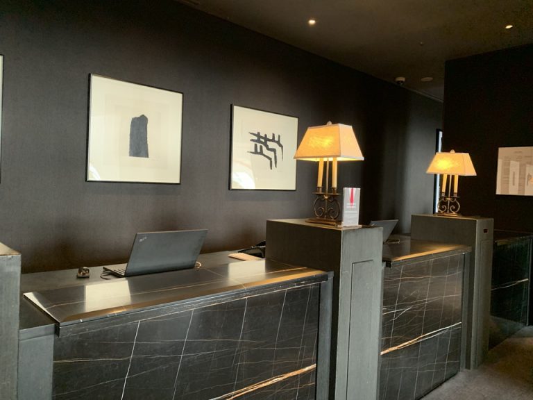 フロントカウンター