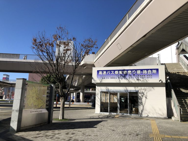 高速バスはホテル目の前