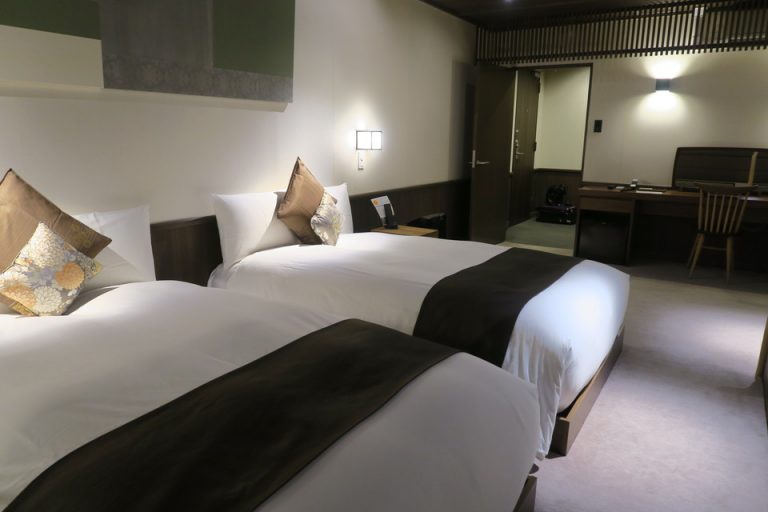 ベッド全体(窓際から)