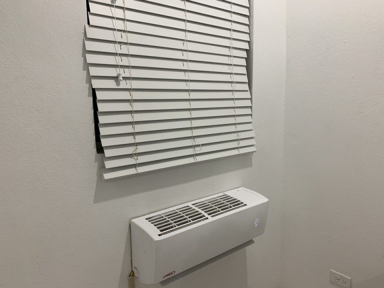 客室窓。温度設定は自由に調節することが出来ました。