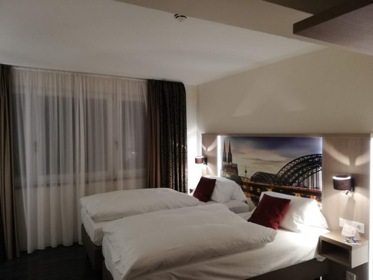 客室全体(入口方向)2